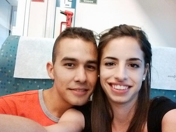 Beesba's tweet photo. Nos vamos a madriiiiiiiiiid 💑😊😊 @crimojo21 http://t.co/Si9DbTnww3