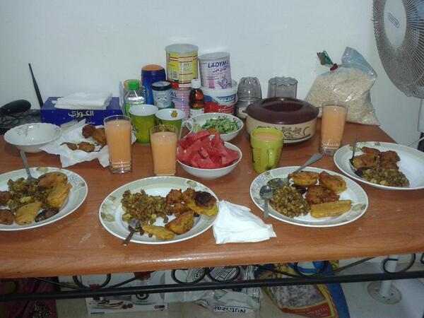 MAGParwana's tweet image. iftar with friends