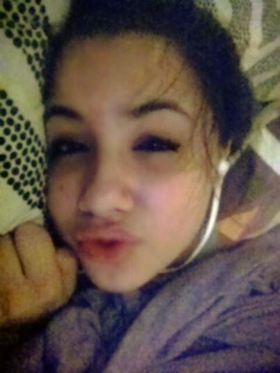 LabellaKayla's tweet photo. Pretty me relaxing in my bed, messy make up, messy hair bun, head phones in world out. Perfectly imperfect, beauty http://t.co/0MakhIgFWR