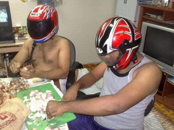 RinconDeWally's tweet photo. Cómo pelar cebollas sin llorar http://t.co/lxyMh3MTBP