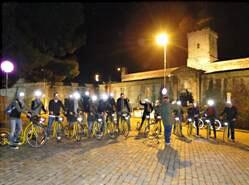 PummBarcelona's tweet photo. 15 DE JULIOL NOVA AVENTURA PUMM AMB LLUNA PLENA. DESCENS EN KICKBIKES (BICIPATINETS) DES DEL CASTELL DE MONTJUIC. http://t.co/GerRqAidNf