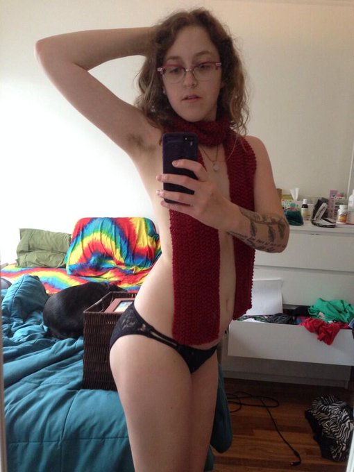 I stayed in bed all day and knit this scarf. #wifematerial #nakedknitting http://t.co/sOQ13RsPjt<a href="/tag/wifematerial"class="tags">#wifematerial</a><a href="/tag/nakedknitting"class="tags"><span>#nakedknitting</span></a>