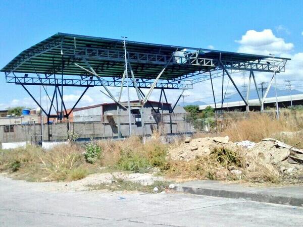 Luigispy's tweet photo. recuperacion de la cancha. urb las delicias. parroqia pedro jose ovalles. @EficienciAragua  @AlcaldePedroB1 http://t.co/bQgQuCWtOT
