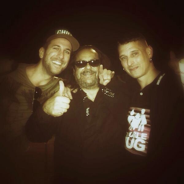 A Big Double Hug with Tito ! Great Show ! Great Songs ! Great Storys ! 
Thanks  ! 
DOUBLE HUGs for all !