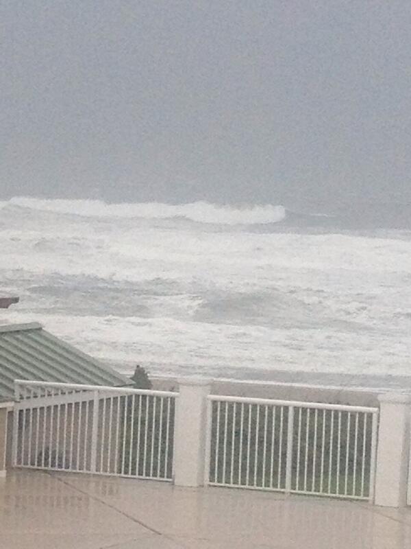 BryanNewFishing's tweet photo. Boy is it getting nasty here at Emerald Isle NC! http://t.co/NgcVwNAiNo