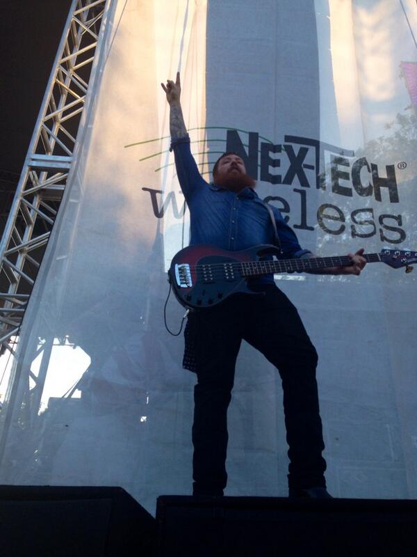 Lauren_N04's tweet photo. @ofbitterhearts forever giving the crowd full hype.! http://t.co/ZtRhSopp4A