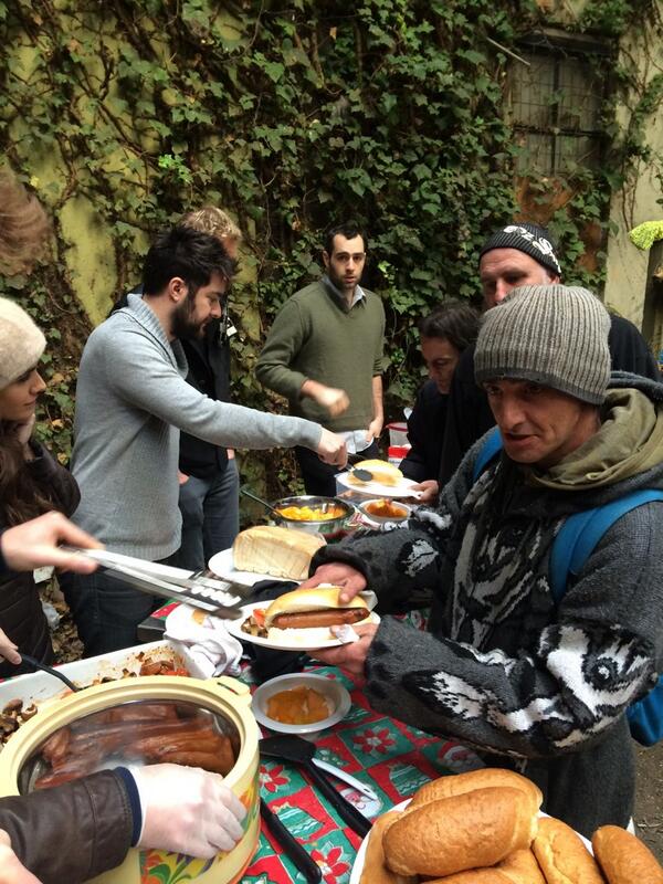 HayJessica's tweet photo. @CaratAUNZ trying to keep warm serving breaky for the big issue vendors #onedayforchange #caratlife #bigissue http://t.co/bZr4dar9Te