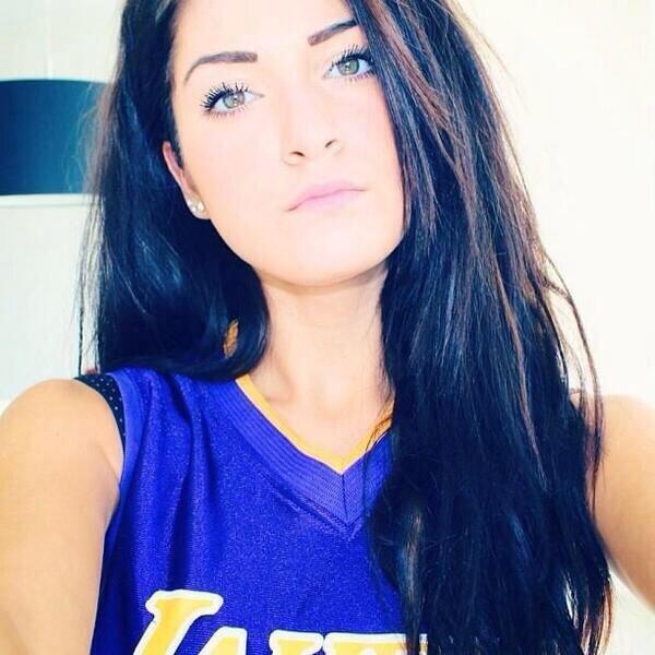 PostBadTunisien's tweet photo. Tunisienne 👈👌 http://t.co/02LJE1DdlV