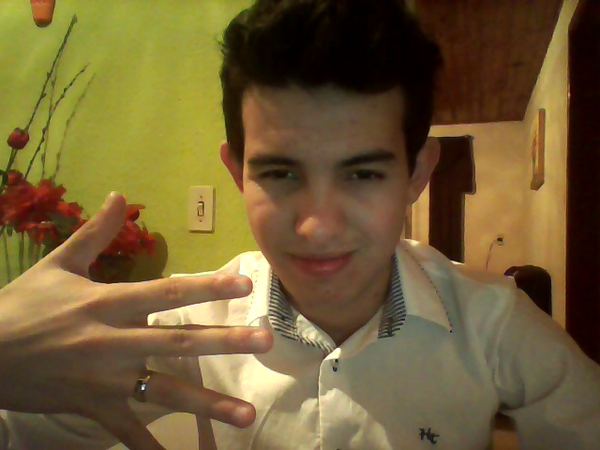 Weelsavagin's tweet photo. aliança no dedo hohohoho http://t.co/eQNXUoveUJ