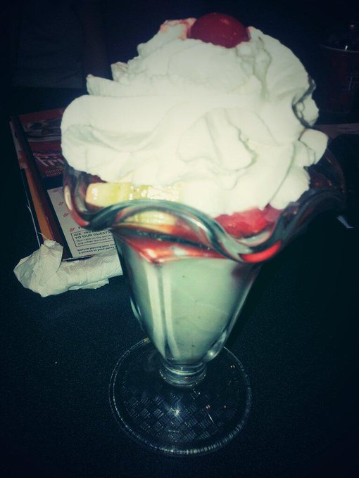 Ice scream date before going to the beach house http://t.co/KU7nG2gK9J<a href="/tag/boss"class="tags"><span>#boss</span></a><a href="/tag/dinnerdate"class="tags"><span>#dinnerdate</span></a>