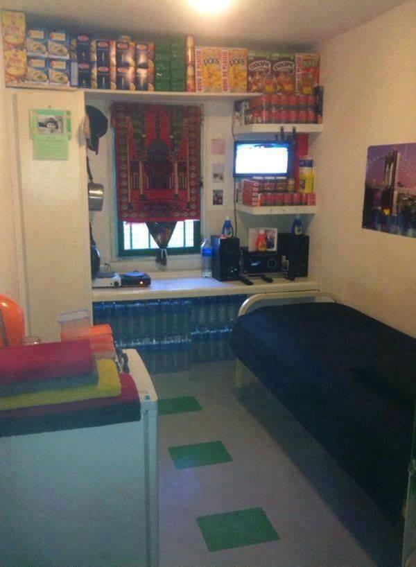 Faaays93's tweet photo. "Sa c'est une cellule?"

J'ai jurée en dirais un hannoute http://t.co/gUol9HF9Pa