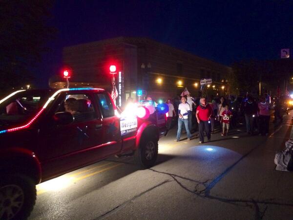 Penny4Senate's tweet photo. I loved the Neenah/Menasha Parade of Lights! Such an awesome crowd! Thank you to all my volunteers! #Penny4Senate http://t.co/9tW889HlEg