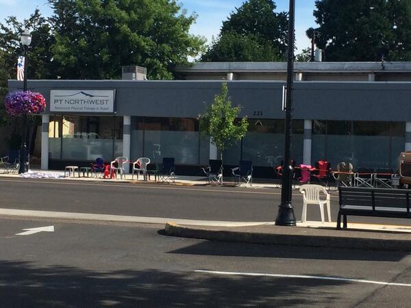 Alyssa_Amy09's tweet image. All of Main St. was already staked out for tomorrow when I drove through this afternoon. #monmouthproblems