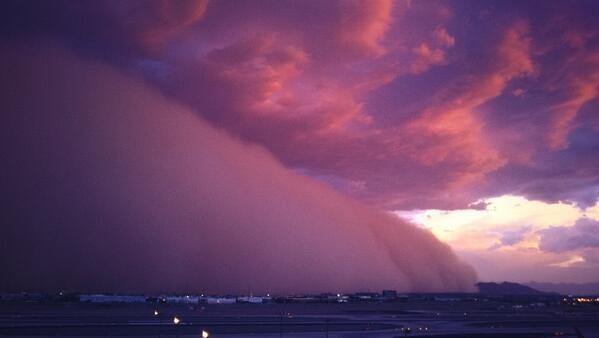 FaZeAdapt's tweet image. This is what the dust storm that just hit AZ looks like