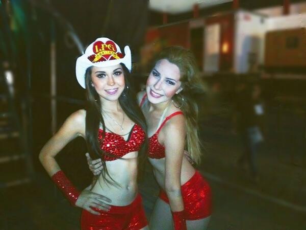 lesleoseguera's tweet photo. Con la mejor #Jesli #Lesli #CasiTocayas #Compañera #Amiga #Hermanita #EventoConLaFiebreLoka http://t.co/GSNZtJT2VM