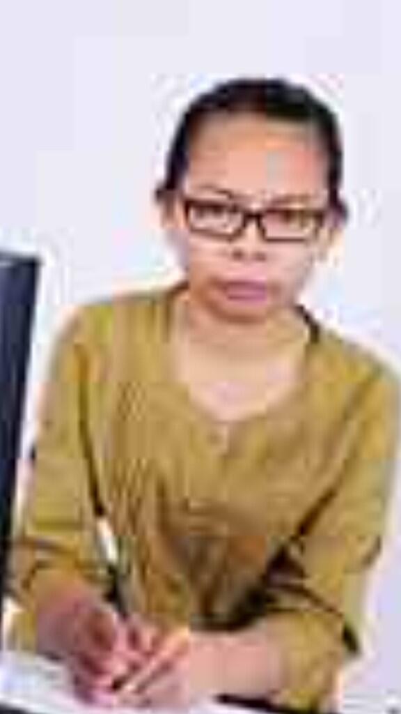 hodughXO's tweet image. Do ur fingers hurt by the time ur done counting ur $$$ if not den y r u a pesent ew #judgin