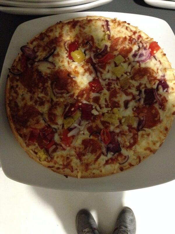 BARELPICHI's tweet photo. Pizzas 5,00&amp;    Jamón y queso ; 4 quesos ; Margarita y Diabola                       RIQUÍSIMAS http://t.co/T962GrNc7s