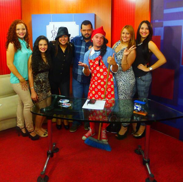 lomasseriotv's tweet photo. 7pm es la cita en @CanalCatatumbo con @sensacionales1 @dayasinger @Marialaura_vii @lisinethv con @joaquinvalbuena http://t.co/oFXS6s3V4Z