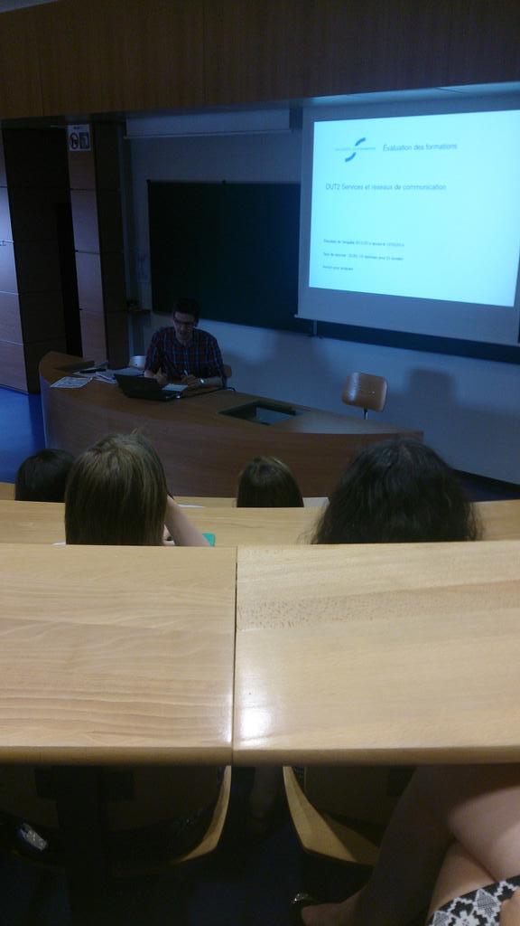 OlivierTiti's tweet image. Derniers instants dans cet amphi... #DUTSRC c'est fini !
