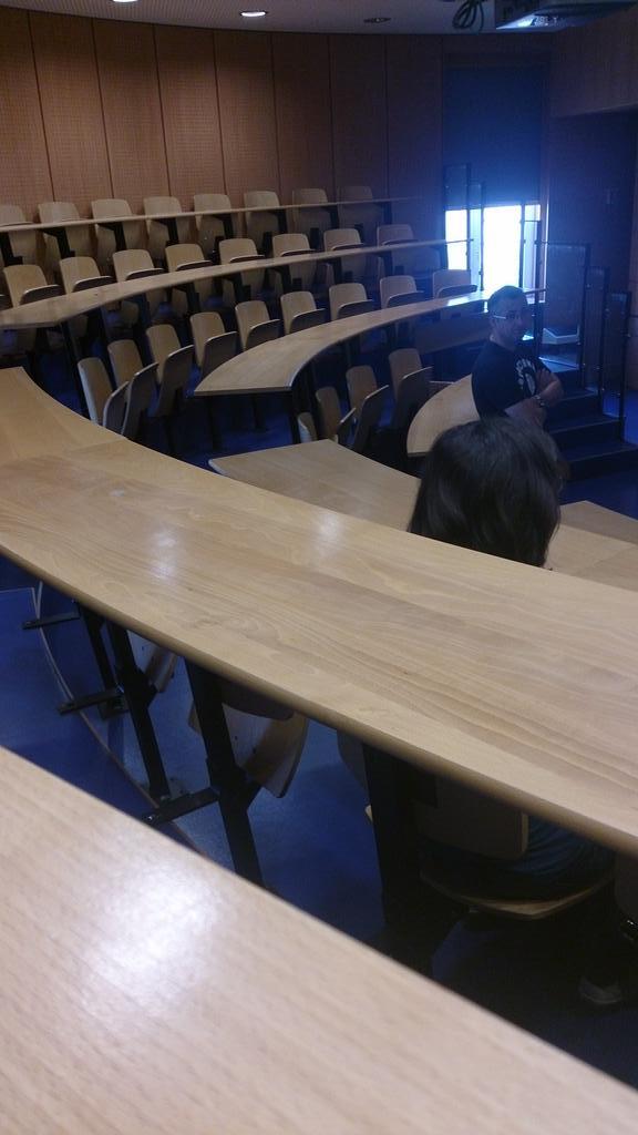OlivierTiti's tweet image. Derniers instants dans cet amphi... #DUTSRC c'est fini !