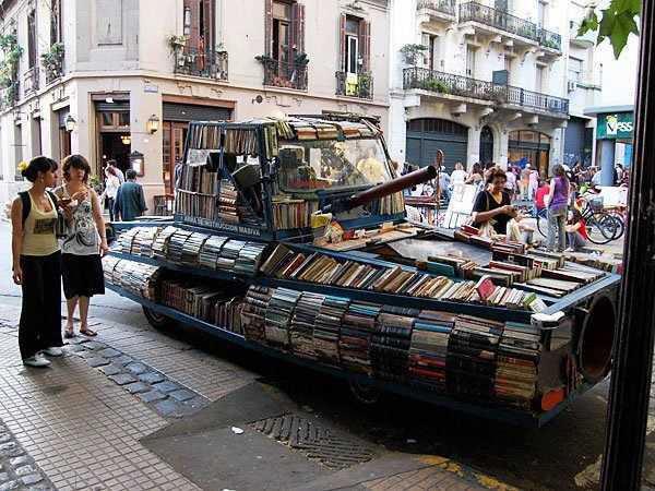offwestermeyer's tweet image. En Buenos Aires han sacado los tanques a la calle. Un arma de un instrucción masiva que dispara cultura.