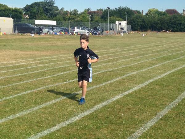 JWSTeamEllis's tweet photo. Well done Tom Dearmam in the 1500 meters http://t.co/IqgKUkrjRz