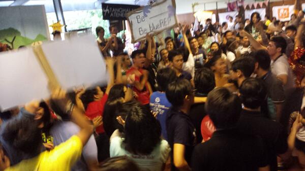 RecWeek2014's tweet image. Wild riff off going on here at Roofdeck!!! #RecWeek2014