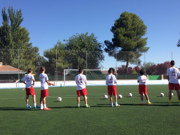 CampusBolanos's tweet photo. Últimos compases del entrenamiento #CampusFutbolBolaños http://t.co/6xwm7f0COi