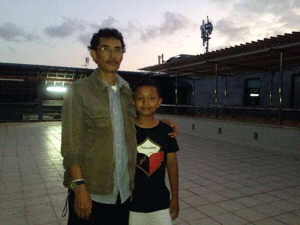 Haha nika memamg bocah dan petualang RT <a href="/tejahardy/">Teja Hardy</a>: <a href="/junkkingkung/">Agung Aryadi</a> niki ga da kerjaan, menjelajahi atap puri bunda :-D