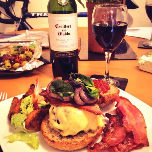 Who doesn't love a gourmet burger?! #burger#cooking#gourmet