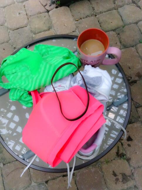 carolerwin12's tweet photo. Getting ready for 5 on the 4th. #happy feet, #happy4th, #workouton http://t.co/7TGh7gLWj9