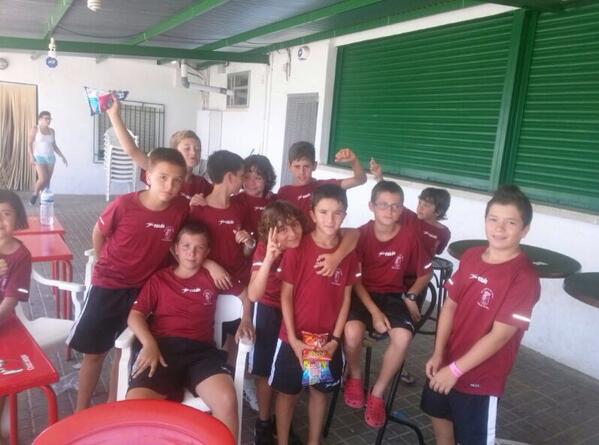 CampusBolanos's tweet photo. Momento de relax en la piscina #CampusFutbolBolaños http://t.co/mquJeHrUzb