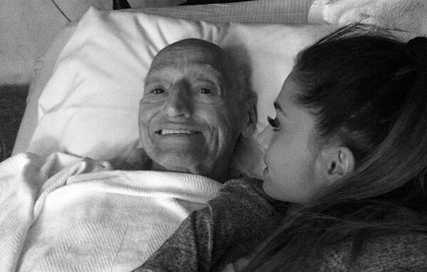 MEIDENmagazine's tweet photo. Lief! Ariana Grande is op bezoek bij haar zieke opa. http://t.co/N0rzRpvZhZ