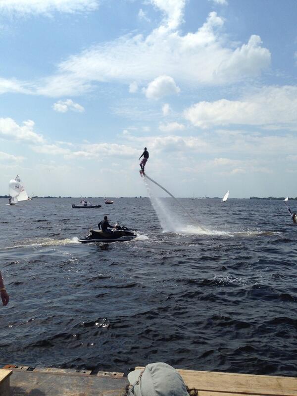 NRE_GroeneHart's tweet photo. En nog een showtje van de Flyboarder! http://t.co/2LLO3WJ1yF