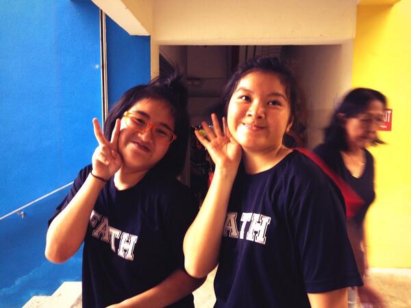 misskarentan's tweet photo. Ma favorite sec 4 girls in da house - minus the aunty behind http://t.co/CwqZJol6kN