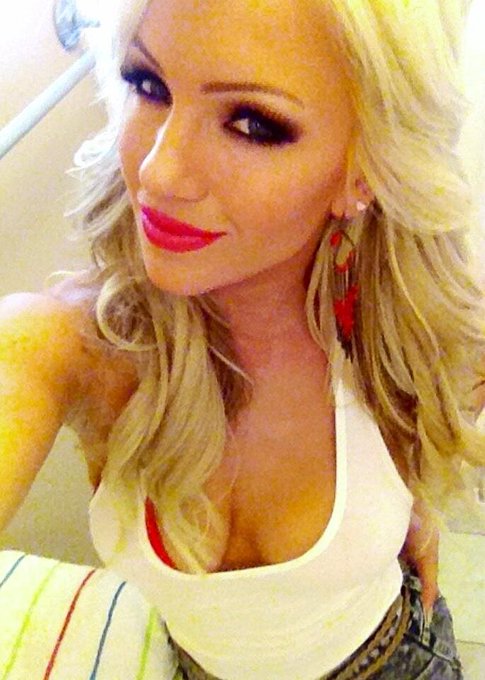 Happy 4th of July suckas 💋🎶🎉 #4thofJuly http://t.co/pZvnyJJb0O<a href="/tag/4thofjuly"class="tags">#4thofJuly</a>