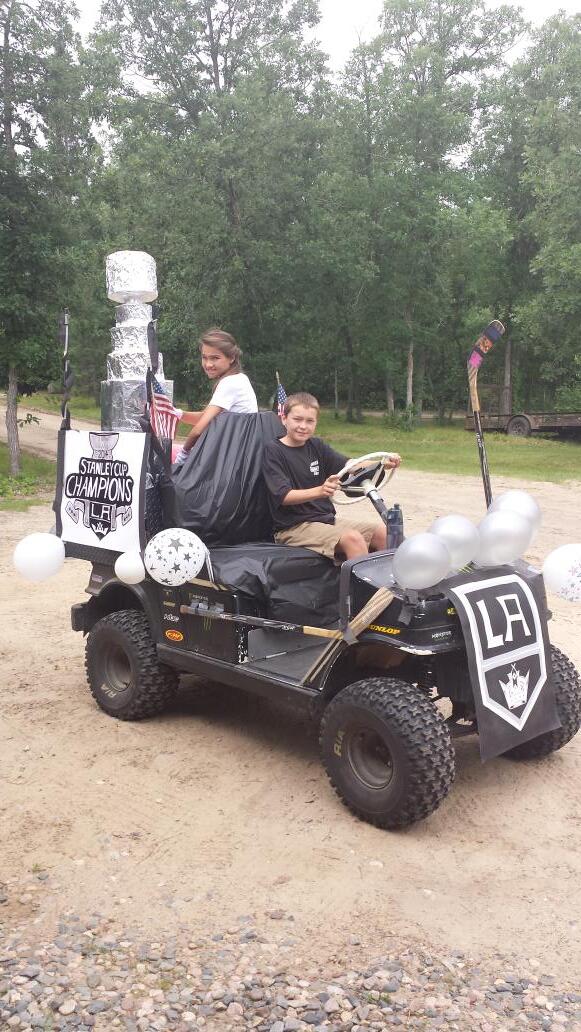MonicaNieman's tweet image. Happy 4th of July!  #StanleyCup @LAKings #kidsfloat @NHL