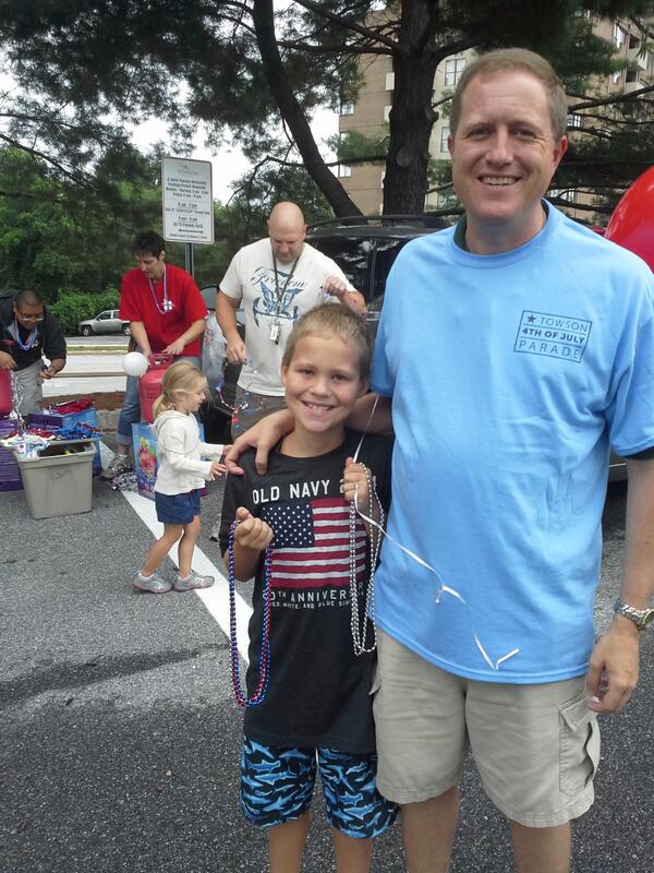 david_s_marks's tweet photo. Decorating bikes for the Towson Fourth of July Parade! http://t.co/DsKEggNZUG