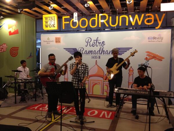 @Quintetroots di <a href="/wkwkwok/">wikiwiki wok</a> acara buka bareng <a href="/JazzKemayoran/">K J K</a> sore ini