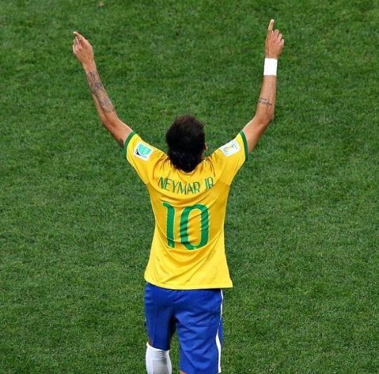 AdrianFileman's tweet image. Neymar