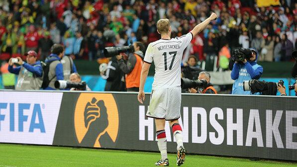 VEJA's tweet image. Quem vence hoje? #GER ou #FRA? Comente com #boladaveja abr.ai/1hlhEdn