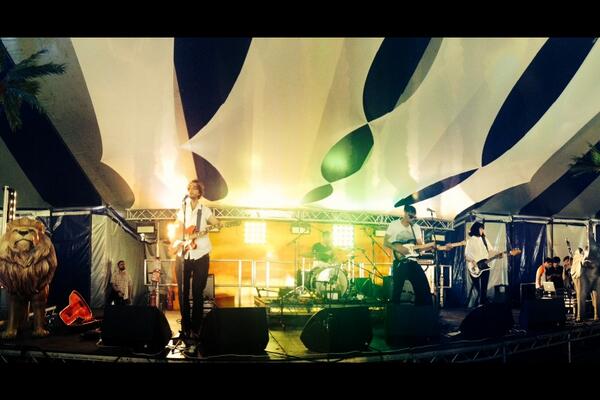 katharine_weir's tweet photo. @WeAreLP brilliant #Blissfields set! @Blissfields http://t.co/ZeVtSwAYaw