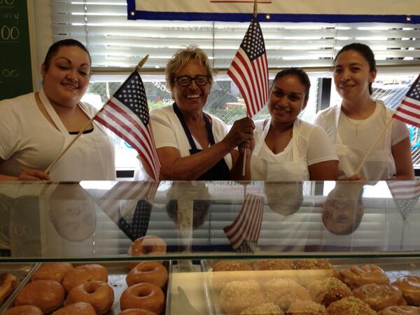 Primos_Donuts's tweet photo. Wishing everyone a Happy #July4th from @Primos_Donuts !!! http://t.co/Mj3MXyEBOj