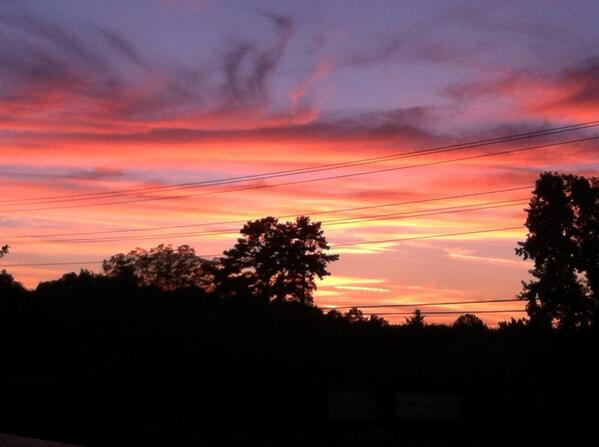 BerryMangos's tweet photo. Sunset outside of Berry Mangos last night! Gods world is full of beauty! #beckybullphotocreds http://t.co/55idt4R6qz