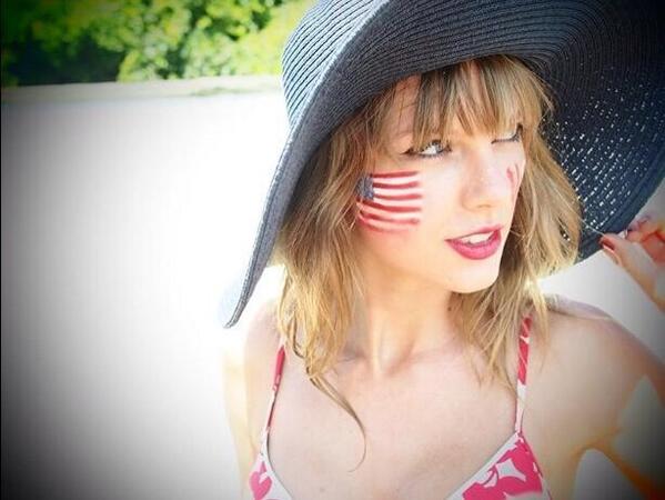 SwiftNYC's tweet image. HAPPY FOURTH OF JULY! In celebration (until we get new beautiful pics) - here&apos;s Taylor from last year&apos;s 4th! #RI