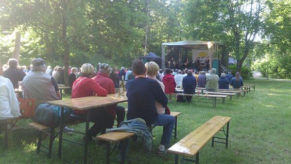 Puistossa juuri nyt Three Tenors of Swing.