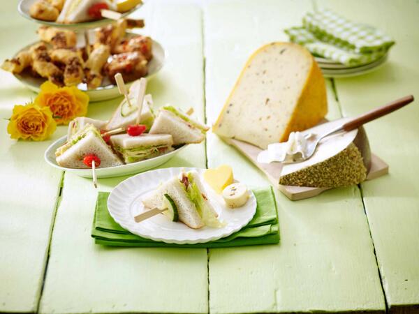 Krijg je aankomend weekend visite? Verras ze dan met dit heerlijke Kaassandwiches recept: buff.ly/1wFgcWO