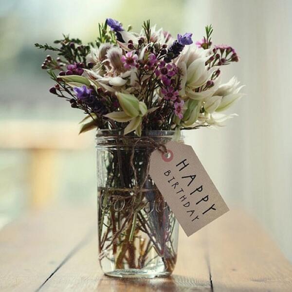 Weekly Inspiration | no hay mejor regalo que una bonita combinación de flores ¡felicidades Inés! <a href="/thehappynes/">Abbie Sinkler</a> #ha...