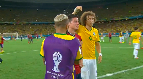MUFCTonny's tweet photo. "@433NL: Eerbetoon van @DavidLuiz_4 aan de man die liefst 6 keer scoorde dit WK, @jamesdrodriguez. http://t.co/vODmrZ2tB2"