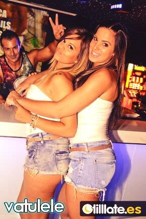 encarni_m's tweet photo. Noche en @vatulelebeach  con mi cariii!! http://t.co/O4cQcfU27j